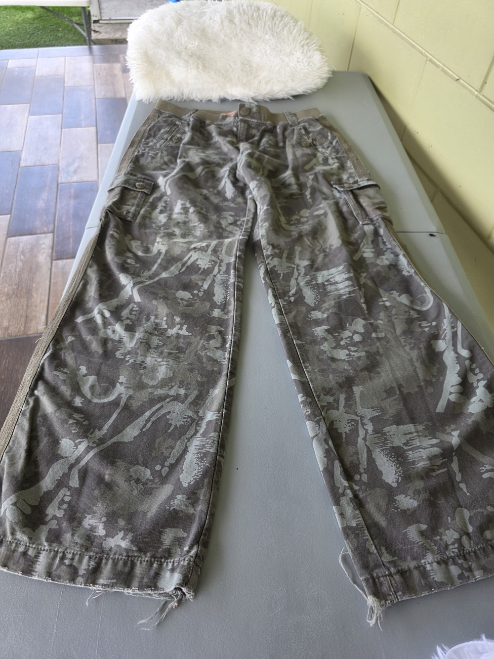 Mossimo Supply Co. Olive Green Camo Low-Rise Cargo Pants